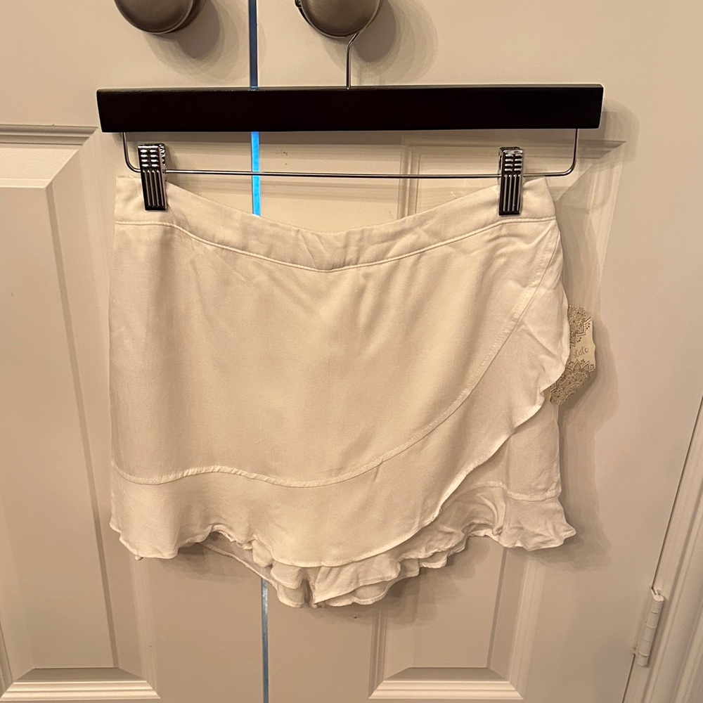 Altar’d state Cute medium White Ruffle Skort